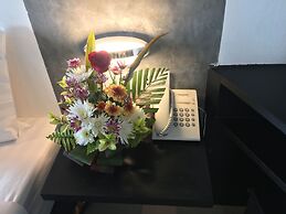 The Front Hotel and Apartment