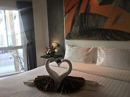 The Front Hotel and Apartment