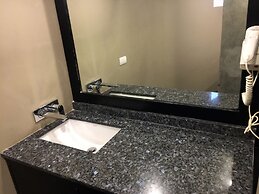 The Front Hotel and Apartment