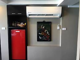 The Front Hotel and Apartment