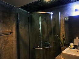 The Front Hotel and Apartment