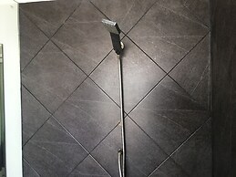 The Front Hotel and Apartment