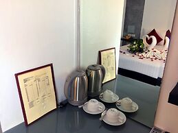 The Front Hotel and Apartment