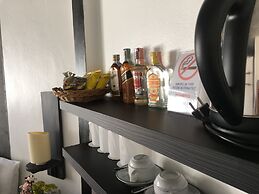 The Front Hotel and Apartment