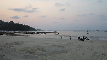 The Front Hotel and Apartment