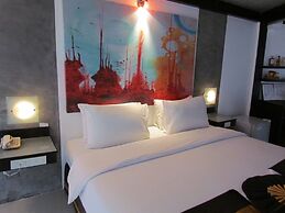 The Front Hotel and Apartment