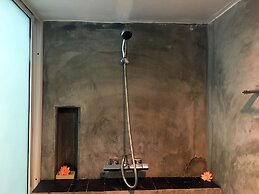 The Front Hotel and Apartment