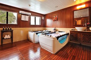 Paradise Peak Cruise