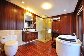 Paradise Peak Cruise