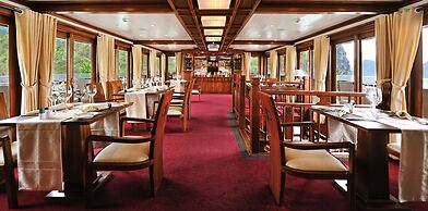 Paradise Peak Cruise