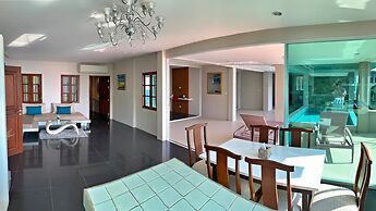 Grand Bleu Ocean View Pool Suite