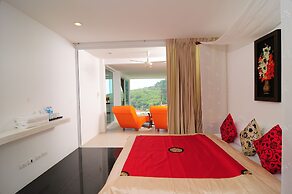 Grand Bleu Ocean View Pool Suite