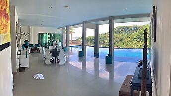 Grand Bleu Ocean View Pool Suite