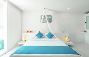 Grand Bleu Ocean View Pool Suite