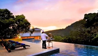 Grand Bleu Ocean View Pool Suite