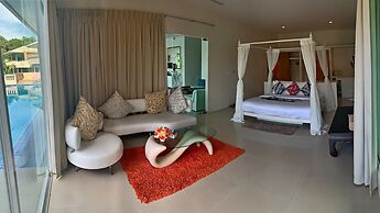 Grand Bleu Ocean View Pool Suite