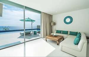 Grand Bleu Ocean View Pool Suite