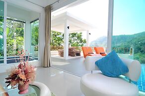 Grand Bleu Ocean View Pool Suite