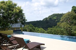 Grand Bleu Ocean View Pool Suite