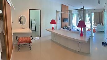 Grand Bleu Ocean View Pool Suite