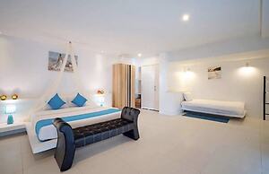 Grand Bleu Ocean View Pool Suite