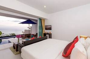 Grand Bleu Ocean View Pool Suite