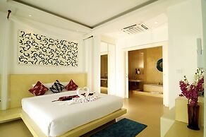 Grand Bleu Ocean View Pool Suite