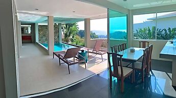 Grand Bleu Ocean View Pool Suite