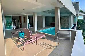 Grand Bleu Ocean View Pool Suite