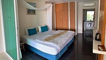 Grand Bleu Ocean View Pool Suite