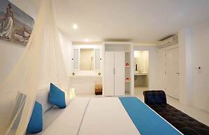 Grand Bleu Ocean View Pool Suite