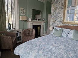 Warwick Lodge Guesthouse