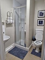 Warwick Lodge Guesthouse