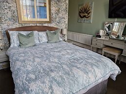 Warwick Lodge Guesthouse