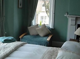 Warwick Lodge Guesthouse