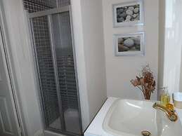 Warwick Lodge Guesthouse