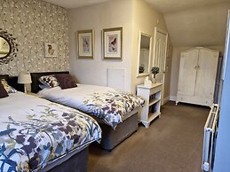 Warwick Lodge Guesthouse