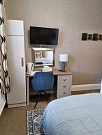 Warwick Lodge Guesthouse