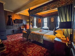 Guy Fawkes Inn