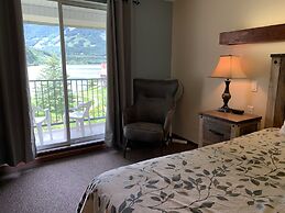 Three Valley Lake Chateau