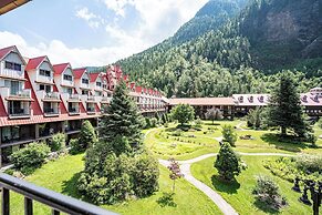 Three Valley Lake Chateau