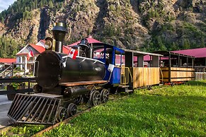 Three Valley Lake Chateau