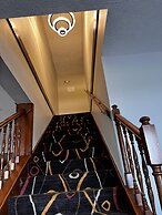 Sky Lodge Inn & Suites