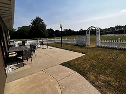 Sky Lodge Inn & Suites