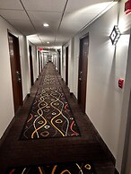 Sky Lodge Inn & Suites