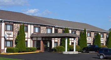 Sky Lodge Inn & Suites
