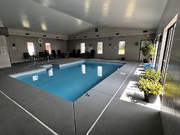 Sky Lodge Inn & Suites