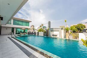 D Varee Montara Thonglor 25