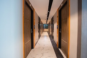 D Varee Montara Thonglor 25