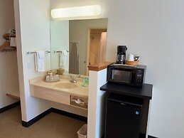 Peppermill Empress Inn